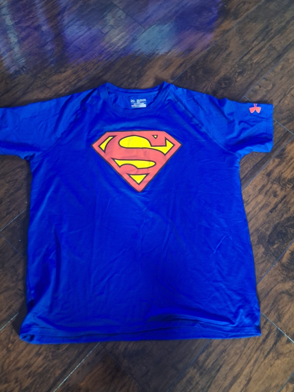 Under Armour Men  Superman Logo Performance Tee